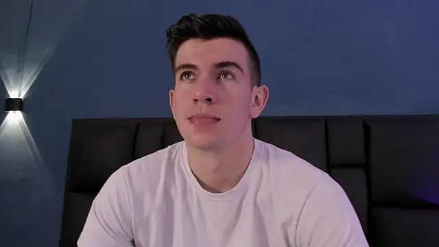 Snapshot of MikaelSlow chatting on 11-12-25, 04:13 MikaelSlow online show from 11-12-25, 04:13