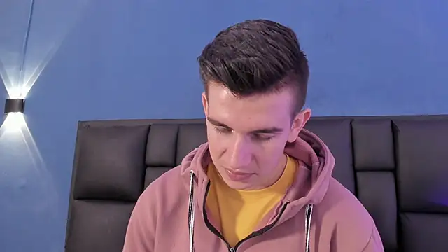 Snapshot of MikaelSlow chatting on 11-15-25, 04:32 MikaelSlow online show from 11-15-25, 04:32