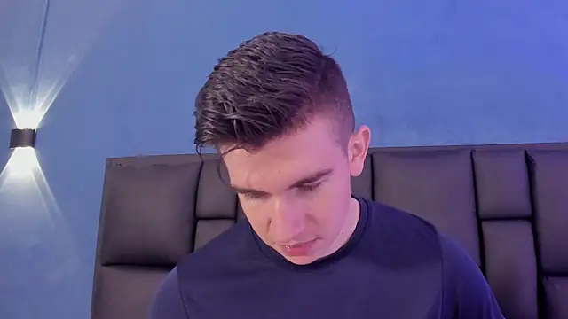 Snapshot of MikaelSlow chatting on 11-21-25, 04:33 MikaelSlow online show from 11-21-25, 04:33