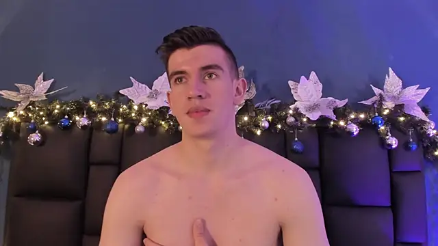 Snapshot of MikaelSlow chatting on 12-16-25, 03:33 MikaelSlow online show from 12-16-25, 03:33