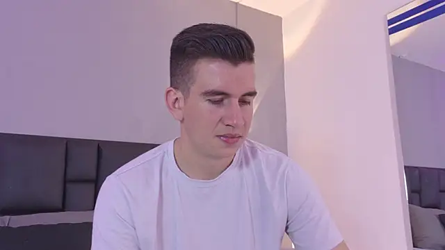 Snapshot of MikaelSlow chatting on 07-18-26, 03:33 MikaelSlow online show from 07-18-26, 03:33