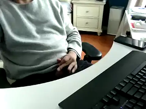 Snapshot of big-pig chatting on 02-12-25, 05:05 big-pig online show from 02-12-25, 05:05