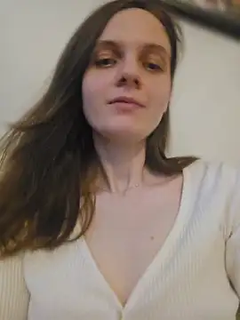 Snapshot of EllieDay chatting on 05-05-26, 07:22 EllieDay online show from 05-05-26, 07:22