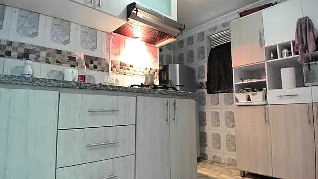 MarilynDavies online show from 10-12-25, 04:28