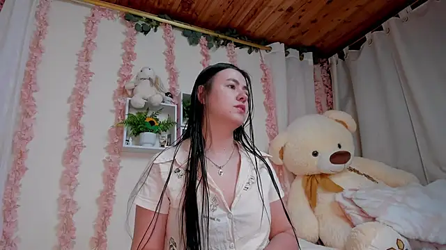 Idara and Edahi01 online show from 10-18-25, 07:36