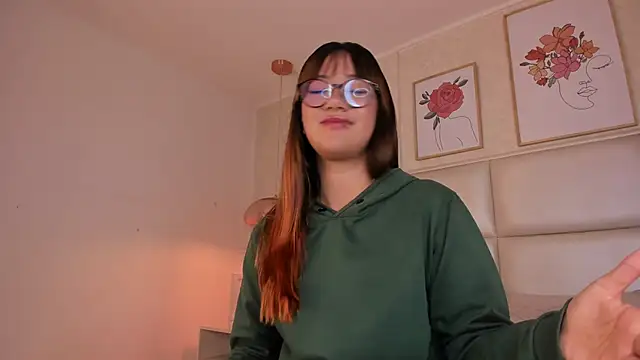Snapshot of Aily_Yozuko chatting on 10-17-25, 02:48 Aily Yozuko online show from 10-17-25, 02:48