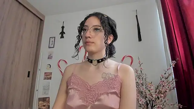 Snapshot of Tanya_WorldBondage chatting on 12-23-24, 01:35 Tanya WorldBondage online show from 12-23-24, 01:35