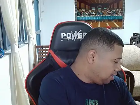 Snapshot of Hoowar2012 chatting on 11-03-25, 12:35 Hoowar2012 online show from 11-03-25, 12:35