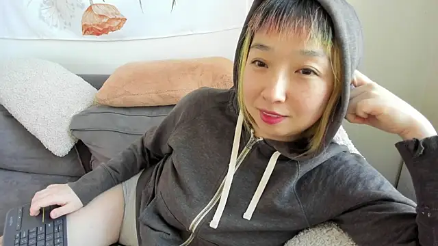 Snapshot of luxgray chatting on 02-26-25, 07:38 luxgray online show from 02-26-25, 07:38