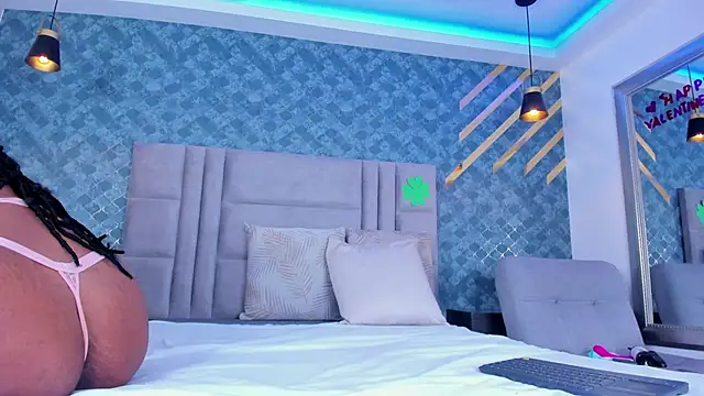 NiiaMoore online show from 03-22-25, 03:41