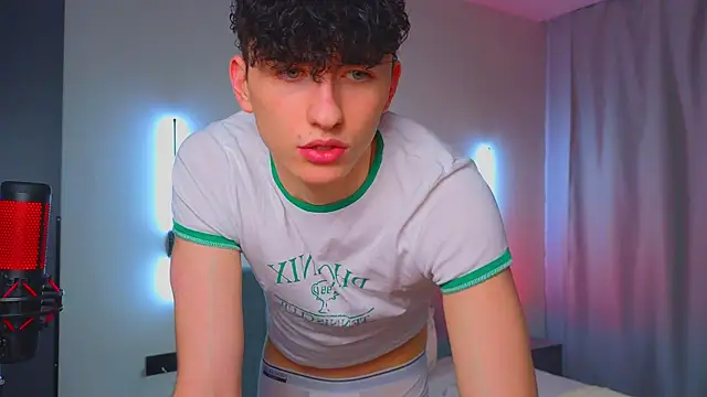 Snapshot of AmondCor chatting on 10-07-25, 01:47 AmondCor online show from 10-07-25, 01:47