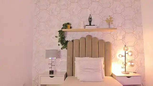 Snapshot of Roma__love chatting on 12-10-24, 12:49 Roma love online show from 12-10-24, 12:49