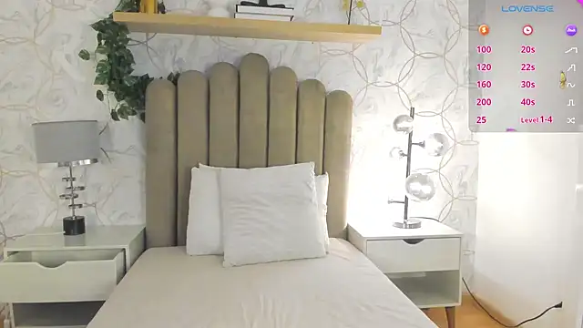 Snapshot of Roma__love chatting on 12-16-24, 12:06 Roma love online show from 12-16-24, 12:06