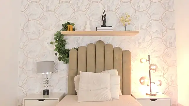 Snapshot of Roma__love chatting on 01-13-25, 12:13 Roma love online show from 01-13-25, 12:13