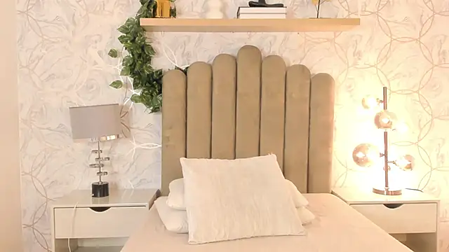 Snapshot of Roma__love chatting on 01-26-25, 11:50 Roma love online show from 01-26-25, 11:50