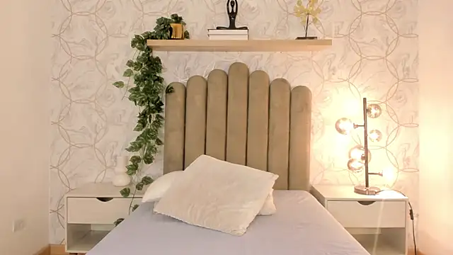 Snapshot of Roma__love chatting on 02-27-25, 11:31 Roma love online show from 02-27-25, 11:31