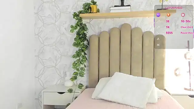 Snapshot of Roma__love chatting on 03-09-25, 11:25 Roma love online show from 03-09-25, 11:25