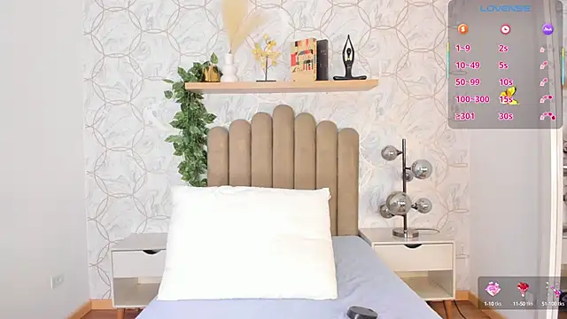 Snapshot of Roma__love chatting on 09-23-25, 11:57 Roma love online show from 09-23-25, 11:57