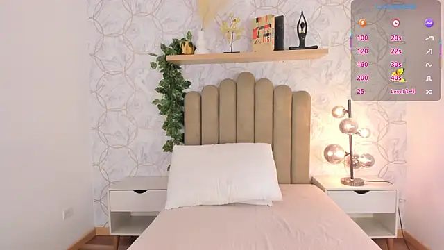 Snapshot of Roma__love chatting on 09-24-25, 11:57 Roma love online show from 09-24-25, 11:57