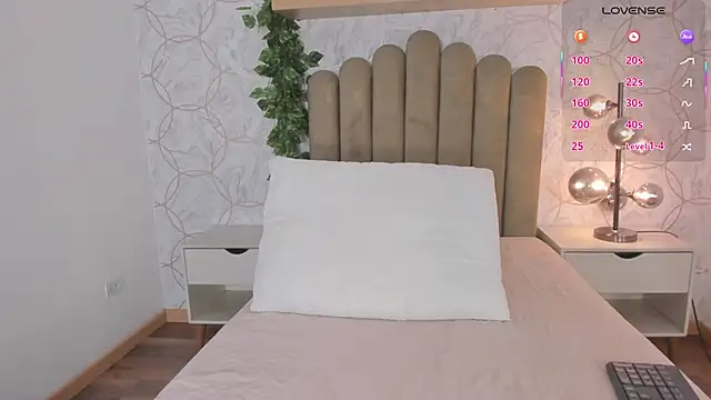 Snapshot of Roma__love chatting on 10-04-25, 12:03 Roma love online show from 10-04-25, 12:03