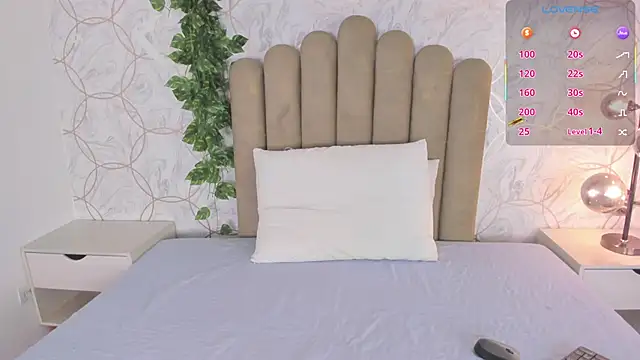 Snapshot of Roma__love chatting on 10-06-25, 12:13 Roma love online show from 10-06-25, 12:13