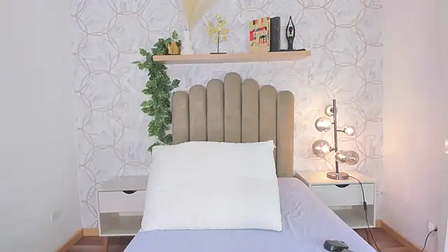 Snapshot of Roma__love chatting on 10-08-25, 11:52 Roma love online show from 10-08-25, 11:52