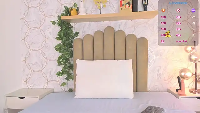 Snapshot of Roma__love chatting on 10-20-25, 12:27 Roma love online show from 10-20-25, 12:27