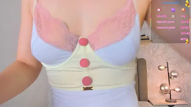 Snapshot of Roma__love chatting on 10-24-25, 12:34 Roma love online show from 10-24-25, 12:34