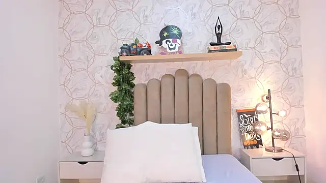 Snapshot of Roma__love chatting on 11-01-25, 12:07 Roma love online show from 11-01-25, 12:07