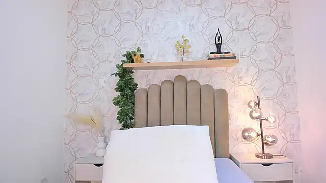 Snapshot of Roma__love chatting on 11-08-25, 12:27 Roma love online show from 11-08-25, 12:27