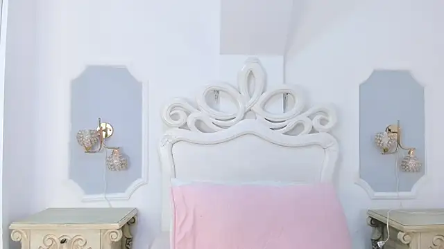 Snapshot of Roma__love chatting on 11-15-25, 12:13 Roma love online show from 11-15-25, 12:13