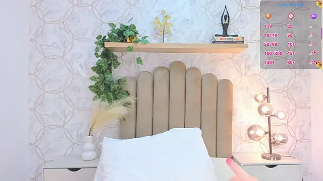 Snapshot of Roma__love chatting on 11-27-25, 01:24 Roma love online show from 11-27-25, 01:24