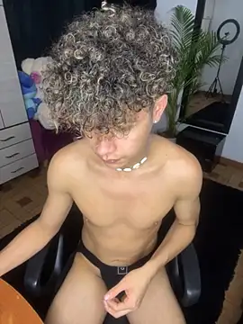 Snapshot of DavidfullOFlove chatting on 10-25-25, 01:35 DavidfullOFlove online show from 10-25-25, 01:35