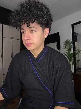 Snapshot of DavidfullOFlove chatting on 12-20-25, 12:18 DavidfullOFlove online show from 12-20-25, 12:18