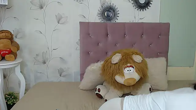 Snapshot of ariel_milk chatting on 02-17-25, 06:59 ariel milk online show from 02-17-25, 06:59