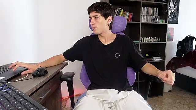 Snapshot of alex_connorr chatting on 09-27-25, 04:01 alex connorr online show from 09-27-25, 04:01