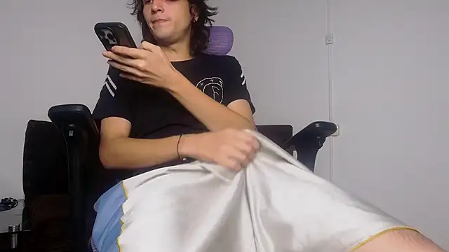 Snapshot of alex_connorr chatting on 06-09-26, 01:06 alex connorr online show from 06-09-26, 01:06