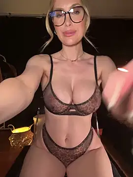 Lena Blom online show from 01-17-25, 01:03