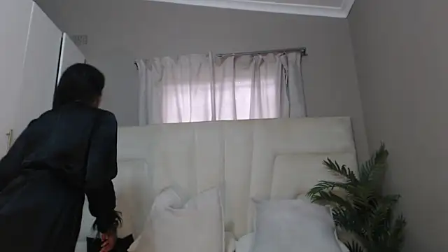 naughtyblackdolie online show from 01-11-25, 08:33