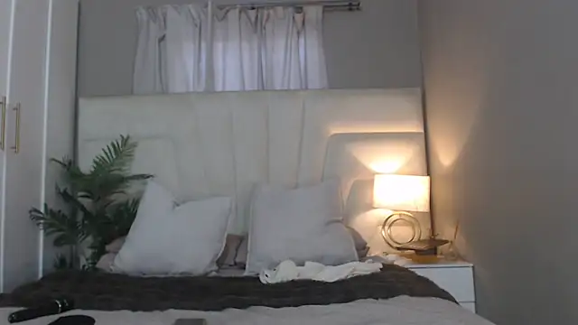Snapshot of naughtyblackdolie chatting on 06-26-26, 12:31 naughtyblackdolie online show from 06-26-26, 12:31