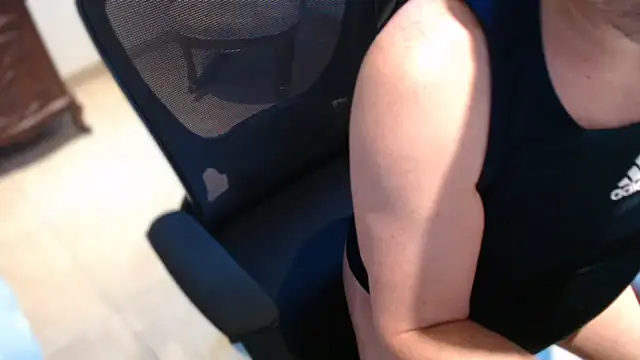 Snapshot of slzypvtpig chatting on 12-01-25, 01:05 slzypvtpig online show from 12-01-25, 01:05