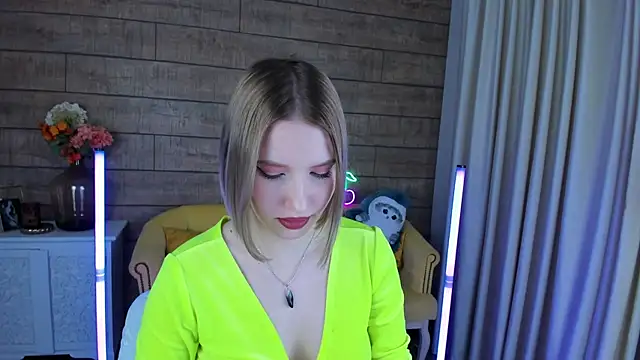 LiliLinn online show from 01-28-25, 10:34