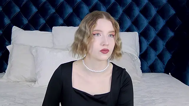 LiliLinn online show from 01-31-25, 04:47