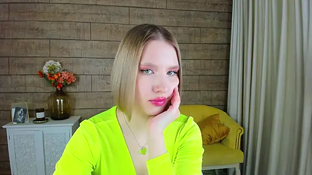 LiliLinn online show from 02-12-25, 10:35