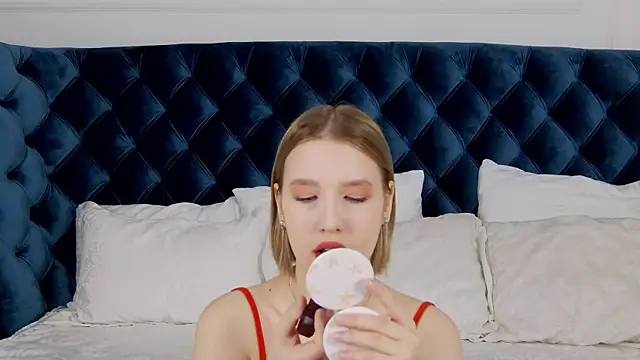 LiliLinn online show from 02-18-25, 04:48