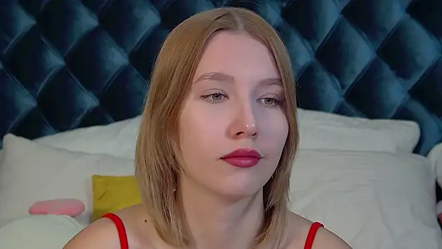 LiliLinn online show from 09-19-25, 04:47