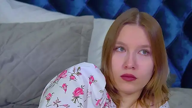 LiliLinn online show from 02-10-26, 04:49