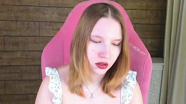 LiliLinn online show from 06-12-26, 04:22