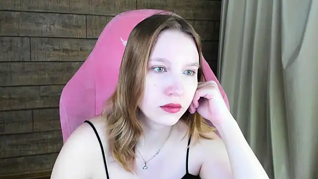LiliLinn online show from 06-26-26, 04:17