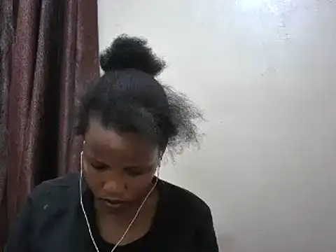 Snapshot of afrikaqueen chatting on 01-25-25, 10:51 afrikaqueen online show from 01-25-25, 10:51